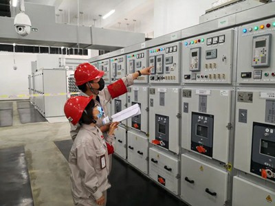 榆能化甲醇2號變電所全站一次受電成功1.jpg